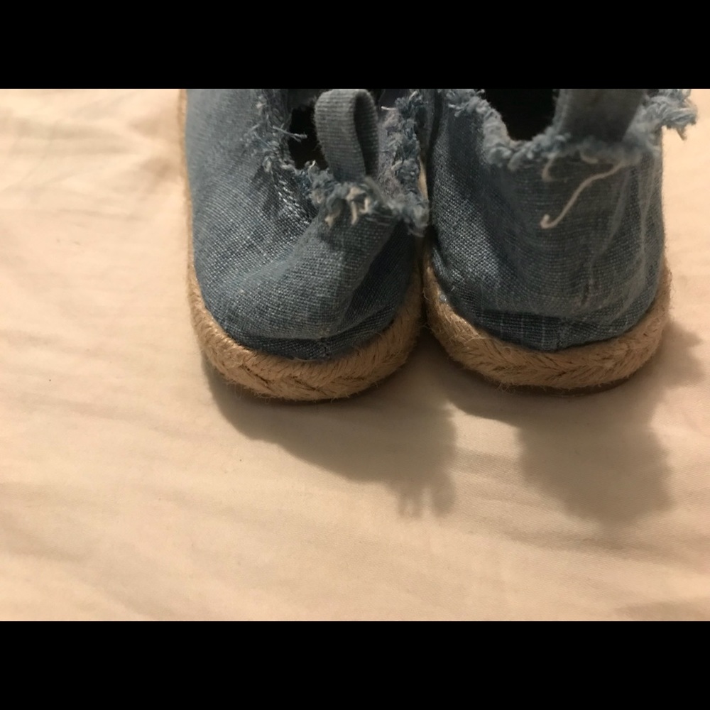 Gap shoes for little girls - Picture 3 of 4